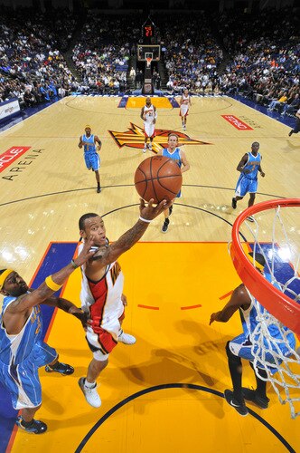 OAKLAND, CA - OCTOBER 22: Monta Ellis #8 of the Golden State Warriors scores on the finger roll against the New Orleans Hornets on October 22, 2009 at Oracle Arena in Oakland, California. <br /><br /><span class="help">(Photo by Rocky Widner/NBAE via Getty Images)</span>