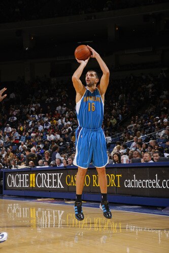 OAKLAND, CA - OCTOBER 22: Peja Stojakovic #16 of the New Orleans Hornets sinks a shot against the Golden State Warriors on October 22, 2009 at Oracle Arena in Oakland, California. <br /><br /><span class="help">(Photo by Rocky Widner/NBAE via Getty Images)</span>