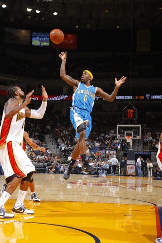 OAKLAND, CA - OCTOBER 22: Bobby Brown #6 of the New Orleans Hornets floats a pass against the Golden State Warriors on October 22, 2009 at Oracle Arena in Oakland, California. <br /><br /><span class="help">(Photo by Rocky Widner/NBAE via Getty Images)</span>