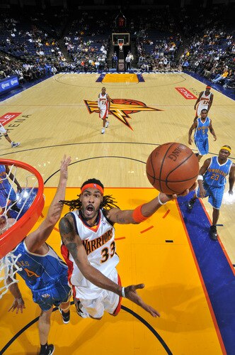 OAKLAND, CA - OCTOBER 22: Mikki Moore #33 of the Golden State Warriors scores on a left handed lay-up against the New Orleans Hornets on October 22, 2009 at Oracle Arena in Oakland, California. <br /><br /><span class="help">(Photo by Rocky Widner/NBAE via Getty Images)</span>