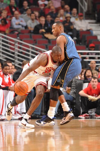 CHICAGO - OCTOBER 23: Luol Deng #9 of the Chicago Bulls drives around Caron Butler #3 of the Washington Wizards during the NBA preseason game on October 23, 2009 at the United Center in Chicago, Illinois. <br /><br /><span class="help">(Photo by Randy Belice/NBAE via Getty Images)</span>
