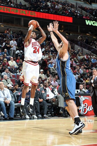CHICAGO - OCTOBER 23: Tyrus Thomas #24 of the Chicago Bulls goes up for a jumper during a game against the Washington Wizards on October 23, 2009 at the United Center in Chicago, Illinois. <br /><br /><span class="help">(Photo by Randy Belice/NBAE via Getty Images)</span>