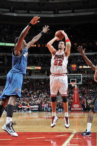 CHICAGO - OCTOBER 23: Brad Miller #52 of the Chicago Bulls shoots a jumper as Andray Blatche #7 of the Washington Wizards goes up to block during the NBA preseason game on October 23, 2009 at the United Center in Chicago, Illinois. <br /><br /><span class="help">(Photo by Randy Belice/NBAE via Getty Images)</span>