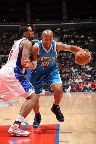 LOS ANGELES - OCTOBER 23: David West #30 of the New Orleans Hornets drives against DeAndre Jordan #9 of the Los Angeles Clippers at Staples Center on October 23, 2009 in Los Angeles, California. <br /><br /><span class="help">(Photo by Noah Graham/NBAE via Getty Images)</span>