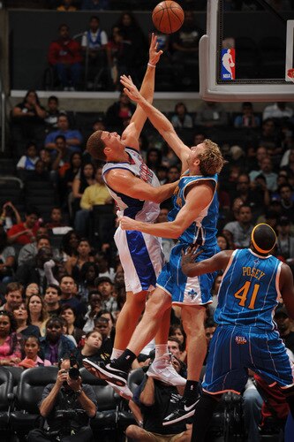 LOS ANGELES - OCTOBER 23: Blake Griffin #32 of the Los Angeles Clippers puts up a shot against Sean Marks #4 of the New Orleans Hornets at Staples Center on October 23, 2009 in Los Angeles, California. <br /><br /><span class="help">(Photo by Noah Graham/NBAE via Getty Images)</span>