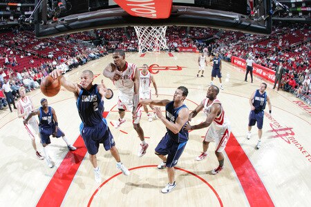 HOUSTON - OCTOBER 23:  Jason Kidd #2 of the Dallas Mavericks rebounds the ball against Trevor Ariza #1 of the Houston Rockets on October 23, 2009 at the Toyota Center in Houston, Texas. <br /><br /><span class="help">(Photo by Bill Baptist/NBAE via Getty Images)</span>