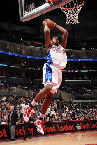 LOS ANGELES - OCTOBER 23:  DeAndre Jordan #9 of the Los Angeles Clippers goes up for a dunk during a preseason game against the New Orleans Hornets at Staples Center on October 23, 2009 in Los Angeles, California. <br /><br /><span class="help">(Photo by Andrew D. Bernstein/NBAE via Getty Images)</span>