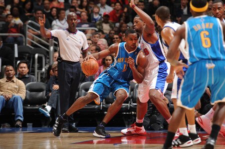 LOS ANGELES - OCTOBER 23: Hilton Armstrong #12 of the New Orleans Hornets posts up against DeAndre Jordan #9 of the Los Angeles Clippers at Staples Center on October 23, 2009 in Los Angeles, California. <br /><br /><span class="help">(Photo by Noah Graham/NBAE via Getty Images)</span>