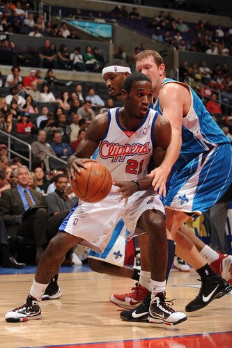 LOS ANGELES - OCTOBER 23:  Kareem Rush #21 of the Los Angeles Clippers handles the ball during a game against the New Orleans Hornets at Staples Center on October 23, 2009 in Los Angeles, California. <br /><br /><span class="help">(Photo by Noah Graham/NBAE via Getty Images)</span>