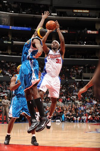 LOS ANGELES - OCTOBER 23:  Ricky Davis #31 of the Los Angeles Clippers shoots during a game against the New Orleans Hornets at Staples Center on October 23, 2009 in Los Angeles, California. <br /><br /><span class="help">(Photo by Noah Graham/NBAE via Getty Images)</span>