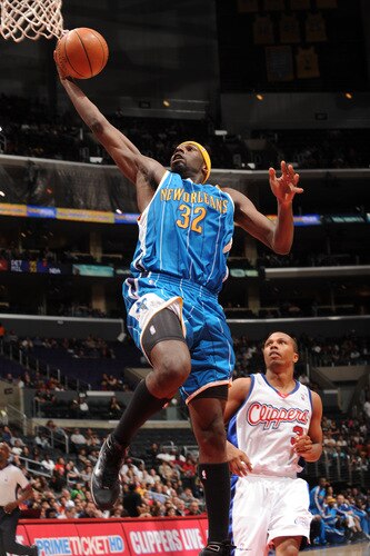 LOS ANGELES - OCTOBER 23:  Julian Wright #32 of the New Orleans Hornets goes up for a shot against the Los Angeles Clippers at Staples Center on October 23, 2009 in Los Angeles, California. <br /><br /><span class="help">(Photo by Noah Graham/NBAE via Getty Images)</span>