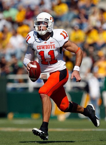 WACO, TX - OCTOBER 24:  Quarterback Zac Robinson #11 of the Oklahoma State Cowboys looks to pass against the Baylor Bears at Floyd Casey Stadium on October 24, 2009 in Waco, Texas.  <br /><br /><span class="help">(Photo by Ronald Martinez/Getty Images)</span>
