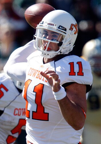 WACO, TX - OCTOBER 24:  Quarterback Zac Robinson #11 of the Oklahoma State Cowboys looks to pass against the Baylor Bears at Floyd Casey Stadium on October 24, 2009 in Waco, Texas.  <br /><br /><span class="help">(Photo by Ronald Martinez/Getty Images)</span>