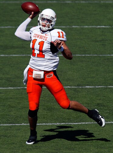 WACO, TX - OCTOBER 24:  Quarterback Zac Robinson #11 of the Oklahoma State Cowboys looks to pass against the Baylor Bears at Floyd Casey Stadium on October 24, 2009 in Waco, Texas.  <br /><br /><span class="help">(Photo by Ronald Martinez/Getty Images)</span>