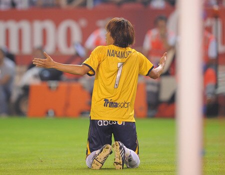 SEVILLE, SPAIN - OCTOBER 24:  (EMBARGOED FOR PUBLICATION IN ALL JAPANESE MEDIA UNTIL 48 HOURS AFTER CREATE DATE AND TIME) Shunsuke Nakamura (R) of RCD Espanyol reacts during the La Liga match between Espanyol and Sevilla at Estadio Ramon Sanchez Pizjuan on October 24, 2009 in Seville, Spain.  <br /><br /><span class="help">(Photo by Denis Doyle/Getty Images)</span>
