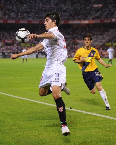 SEVILLE, SPAIN - OCTOBER 24: Diego Perotti (L) of Sevilla controls the ball while being challenged by Forlin of RCD Espanyol during the La Liga match between Espanyol and Sevilla at Estadio Ramon Sanchez Pizjuan on October 24, 2009 in Seville, Spain.  <br /><br /><span class="help">(Photo by Denis Doyle/Getty Images)</span>