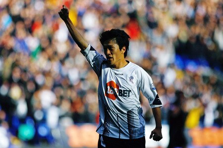 BOLTON, ENGLAND - OCTOBER 25:  Chung -Yong Lee of Bolton Wanderers celebrates after scoring during the Barclays Premier League match between Bolton Wanderers and Everton at Reebok Stadium on October 25, 2009 in Bolton, England.  <br /><br /><span class="help">(Photo by Jeff J Mitchell/Getty Images)</span>