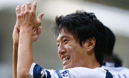 BOLTON, ENGLAND - OCTOBER 25:  Chung -Yong Lee of Bolton Wanderers celebrates after scoring during the Barclays Premier League match between Bolton Wanderers and Everton at Reebok Stadium on October 25, 2009 in Bolton, England.  <br /><br /><span class="help">(Photo by Jeff J Mitchell/Getty Images)</span>