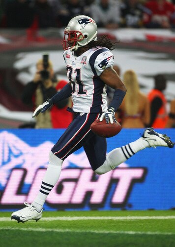LONDON, ENGLAND - OCTOBER 25: Brandon Meriweather (#31) of the New England Patriots runs in a  touchdown during the NFL International Series match between New England Patriots and Tampa Bay Buccaneers at Wembley Stadium on October 25, 2009 in London, England. This is the third occasion where a regular season NFL match has been played in London.  <br /><br /><span class="help">(Photo by Tom Shaw/Getty Images)</span>