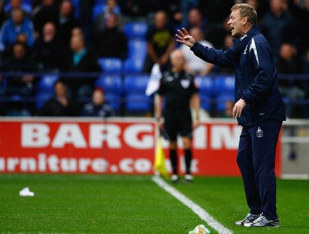 BOLTON, ENGLAND - OCTOBER 25:  David Moyes, coach of Everton, looks on during the Barclays Premier League match between Bolton Wanderers and Everton at Reebok Stadium on October 25, 2009 in Bolton, England.  <br /><br /><span class="help">(Photo by Jeff J Mitchell/Getty Images)</span>