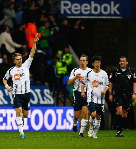 BOLTON, ENGLAND - OCTOBER 25:  Ivan Klasnic of Bolton Wanderers celebrates after scoring during the Barclays Premier League match between Bolton Wanderers and Everton at Reebok Stadium on October 25, 2009 in Bolton, England.  <br /><br /><span class="help">(Photo by Jeff J Mitchell/Getty Images)</span>