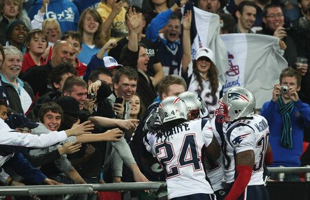 LONDON, ENGLAND - OCTOBER 25:  Brandon Meriweather (#31) of the New England Patriotscelebrates scoring a touchdown with teamatesduring the NFL International Series match between New England Patriots and Tampa Bay Buccaneers at Wembley Stadium on October 25, 2009 in London, England. This is the third occasion where a regular season NFL match has been played in London.  <br /><br /><span class="help">(Photo by Elsa/Getty Images)</span>