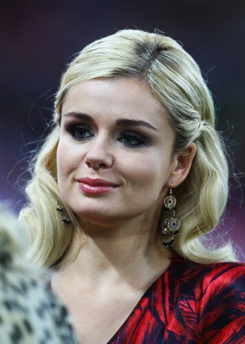 LONDON, ENGLAND - OCTOBER 25:  Singer Katherine Jenkins performs prior to the NFL International Series match between New England Patriots and Tampa Bay Buccaneers at Wembley Stadium on October 25, 2009 in London, England. This is the third occasion where a regular season NFL match has been played in London.  <br /><br /><span class="help">(Photo by Julian Finney/Getty Images)</span>