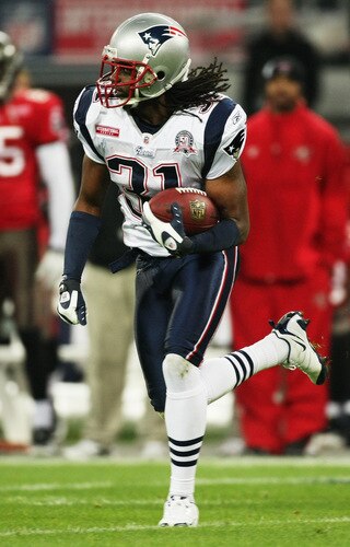 LONDON, ENGLAND - OCTOBER 25:  Brandon Meriweather (#31) of the New England Patriots runs with the ball during the NFL International Series match between New England Patriots and Tampa Bay Buccaneers at Wembley Stadium on October 25, 2009 in London, England. This is the third occasion where a regular season NFL match has been played in London.  <br /><br /><span class="help">(Photo by Elsa/Getty Images)</span>