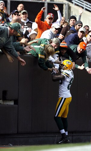 CLEVELAND, OH - OCTOBER 25:  Donald Driver #80 of the Green Bay Packers celebrates after scoring a touchdown against the Cleveland Browns at Cleveland Browns Stadium on October 25, 2009 in Cleveland, Ohio.  <br /><br /><span class="help">(Photo by Matt Sullivan/Getty Images)</span>