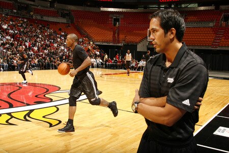 MIAMI - OCTOBER 25: Head Coach Erik Spoelstra and Quentin Richardson #5 of the Miami Heat participate in the 2009 Miami Heat Open Practice on October 25, 2009 at the America Airlines Arena in Miami, Florida. <br /><br /><span class="help">(Photo by Issac Baldizon/NBAE via Getty Images)</span>