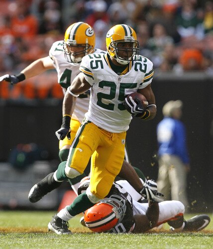 CLEVELAND, OH - OCTOBER 25:  Ryan Grant #25 of the Green Bay Packers runs by Kenyon Coleman #90 of the Cleveland Browns at Cleveland Browns Stadium on October 25, 2009 in Cleveland, Ohio.  <br /><br /><span class="help">(Photo by Matt Sullivan/Getty Images)</span>