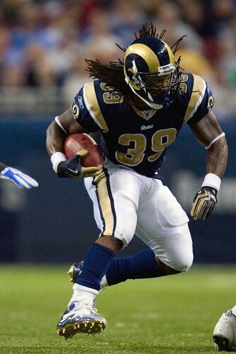 ST. LOUIS, MO - OCTOBER 25: Steven Jackson #39 of the St. Louis Rams rushes against the Indianapolis Colts at the Edward Jones Dome on October 25, 2009 in St. Louis, Missouri.  <br /><br /><span class="help">(Photo by Dilip Vishwanat/Getty Images)</span>