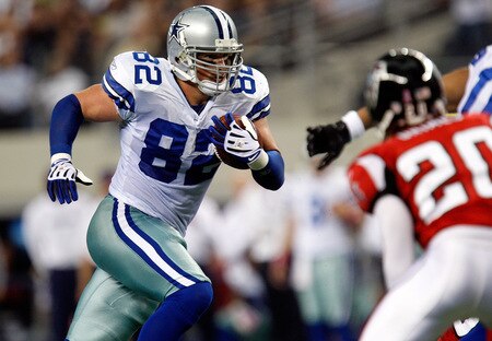 ARLINGTON, TX - OCTOBER 25:  Tight end Jason Witten #82 of the Dallas Cowboys runs the ball against the Atlanta Falcons at Cowboys Stadium on October 25, 2009 in Arlington, Texas.  <br /><br /><span class="help">(Photo by Ronald Martinez/Getty Images)</span>
