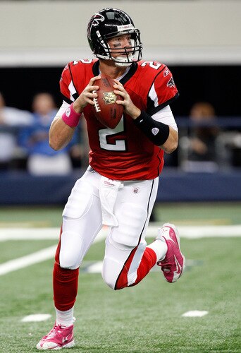 ARLINGTON, TX - OCTOBER 25:  Quarterback Matt Ryan #2 of the Atlanta Falcons drops back to pass against the Dallas Cowboys at Cowboys Stadium on October 25, 2009 in Arlington, Texas.  <br /><br /><span class="help">(Photo by Ronald Martinez/Getty Images)</span>