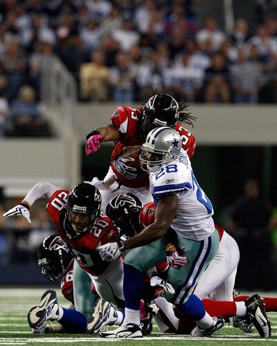 ARLINGTON, TX - OCTOBER 25:  Running back Felix Jones #28 of the Dallas Cowboys runs past Thomas DeCoud #28, Brent Grimes #20, Erik Coleman #26 and Mike Peterson #53 of the Atlanta Falcons at Cowboys Stadium on October 25, 2009 in Arlington, Texas.  <br /><br /><span class="help">(Photo by Ronald Martinez/Getty Images)</span>