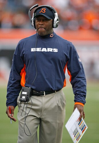 CINCINNATI - OCTOBER 25:  Lovie Smith the Head Coach of the Chicago Bears is pictured during the NFL game against the Cincinnati Bengals at Paul Brown Stadium on October 25, 2009 in Cincinnati, Ohio.  <br /><br /><span class="help">(Photo by Andy Lyons/Getty Images)</span>