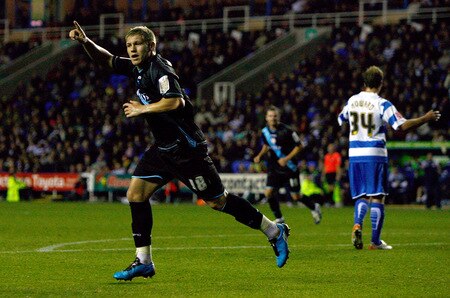 READING, ENGLAND - OCTOBER 26:  Martyn Waghorn of Leicester City celebrates his goal during the Coca-Cola Championship match between Reading and Leicester City on October 26, 2009 in Reading, England.  <br /><br /><span class="help">(Photo by Clive Rose/Getty Images)</span>