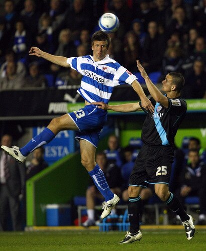 READING, ENGLAND - OCTOBER 26: Grzegorz Rasiak of Reading is challenged by Jack Hobbs of Leicester City during the Coca-Cola Championship match between Reading and Leicester City on October 26, 2009 in Reading, England.  <br /><br /><span class="help">(Photo by Clive Rose/Getty Images)</span>