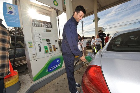 PHILADELPHIA - OCTOBER 26: Jason Kapono of the Philadelphia 76ers fills up a gas tank during a Paint the Town event on October 26, 2009 at the BP gas station in Philadelphia, Pennsylvania.  <br /><br /><span class="help">(Photo by Jesse D. Garrabrant/NBAE via Getty Images)</span>