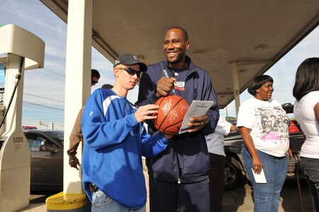 PHILADELPHIA - OCTOBER 26: Elton Brand of the Philadelphia 76ers  signs autographs during a Paint the Town event on October 26, 2009 at the BP gas station in Philadelphia, Pennsylvania.  <br /><br /><span class="help">(Photo by Jesse D. Garrabrant/NBAE via Getty Images)</span>
