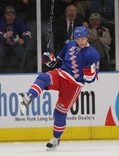 NEW YORK - OCTOBER 26: Marian Gaborik #10 of the New York Rangers scores a first period goal against the Phoenix Coyotes on October 26, 2009 at Madison Square Garden in New York, New York. <br /><br /><span class="help">(Photo by Bruce Bennett/Getty Images)</span>