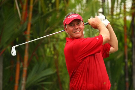 SINGAPORE - OCTOBER 27:  Darren Clark of Northern Ireland in action during the practice round of the Barclays Singapore Open at Sentosa Golf Club on October 27, 2009 in Singapore.  <br /><br /><span class="help">(Photo by Ian Walton/Getty Images)</span>