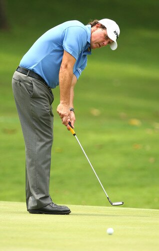SINGAPORE - OCTOBER 27:  Phil Mickelson of USA in action during the practice round of the Barclays Singapore Open at Sentosa Golf Club on October 27, 2009 in Singapore, Singapore.  <br /><br /><span class="help">(Photo by Ian Walton/Getty Images)</span>