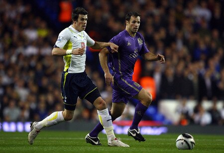 LONDON, ENGLAND - OCTOBER 27:  Gareth Bale (L) of Spurs battles with Lucas Neill of Everton during the Carling Cup 4th Round match between Tottenham Hotspur and Everton at White Hart Lane on October 27, 2009 in London, England.  <br /><br /><span class="help">(Photo by Julian Finney/Getty Images)</span>