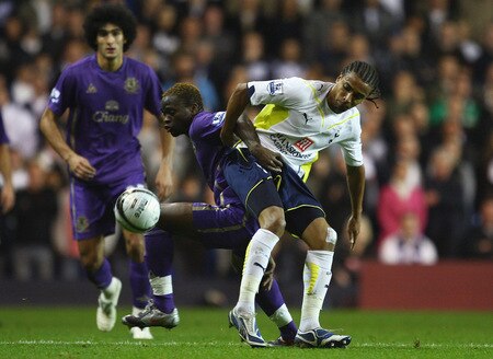 LONDON, ENGLAND - OCTOBER 27:  Benoit Assou-Ekotto of Spurs battles with Louis Saha of Everton during the Carling Cup 4th Round match between Tottenham Hotspur and Everton at White Hart Lane on October 27, 2009 in London, England.  <br /><br /><span class="help">(Photo by Julian Finney/Getty Images)</span>