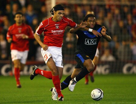 BARNSLEY, ENGLAND - OCTOBER 27:  Anderson of Barnsley beats Anderson of Manchester United during the Carling Cup 4th Round match between Barnsley and Manchester United at Oakwell on October 27, 2009 in Barnsley, England.  <br /><br /><span class="help">(Photo by Alex Livesey/Getty Images)</span>