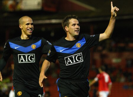 BARNSLEY, ENGLAND - OCTOBER 27:  Michael Owen of Manchester United celebrates with Gabriel Obertan after scoring the second goal during the Carling Cup 4th Round match between Barnsley and Manchester United at Oakwell on October 27, 2009 in Barnsley, England.  <br /><br /><span class="help">(Photo by Alex Livesey/Getty Images)</span>