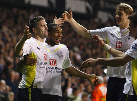 LONDON, ENGLAND - OCTOBER 27:  Robbie Keane of Spurs celebrates scoring his teams second goal during the Carling Cup 4th Round match between Tottenham Hotspur and Everton at White Hart Lane on October 27, 2009 in London, England.  <br /><br /><span class="help">(Photo by Julian Finney/Getty Images)</span>