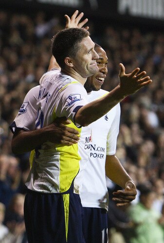 LONDON, ENGLAND - OCTOBER 27:  Robbie Keane of Spurs celebrates scoring his teams second goal during the Carling Cup 4th Round match between Tottenham Hotspur and Everton at White Hart Lane on October 27, 2009 in London, England.  <br /><br /><span class="help">(Photo by Julian Finney/Getty Images)</span>