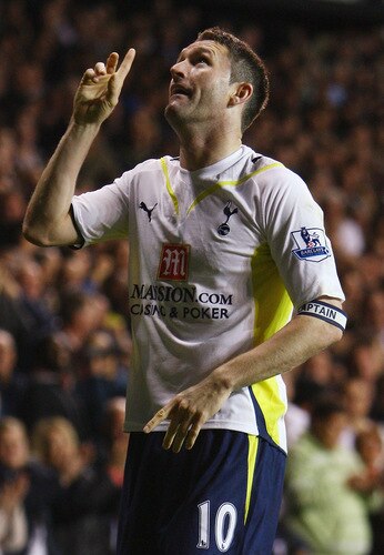 LONDON, ENGLAND - OCTOBER 27:  Robbie Keane of Spurs celebrates scoring his teams second goal during the Carling Cup 4th Round match between Tottenham Hotspur and Everton at White Hart Lane on October 27, 2009 in London, England.  <br /><br /><span class="help">(Photo by Julian Finney/Getty Images)</span>